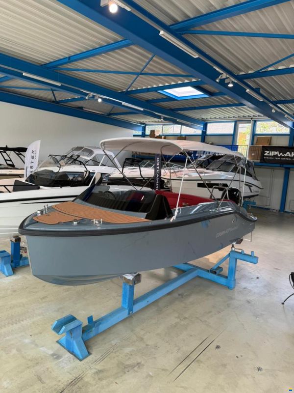 Corsiva 607 Runabout