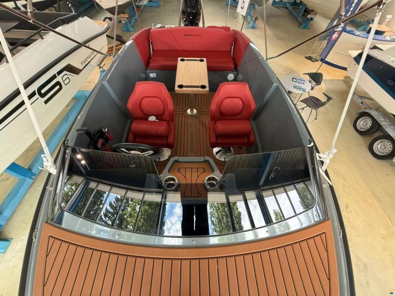 Corsiva 607 Runabout