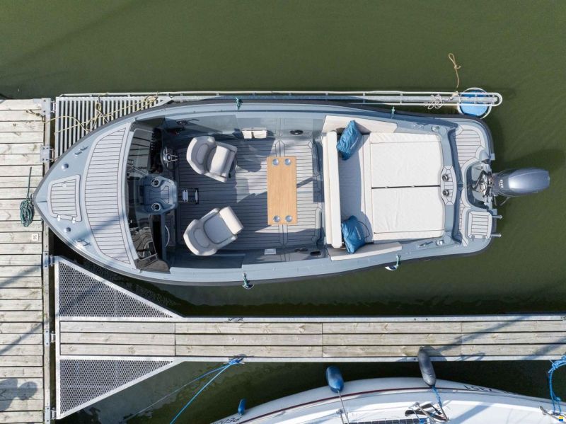 Corsiva 607 Runabout