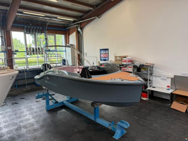 Corsiva 607 Runabout