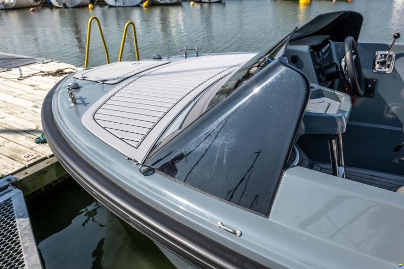 Corsiva 607 Runabout