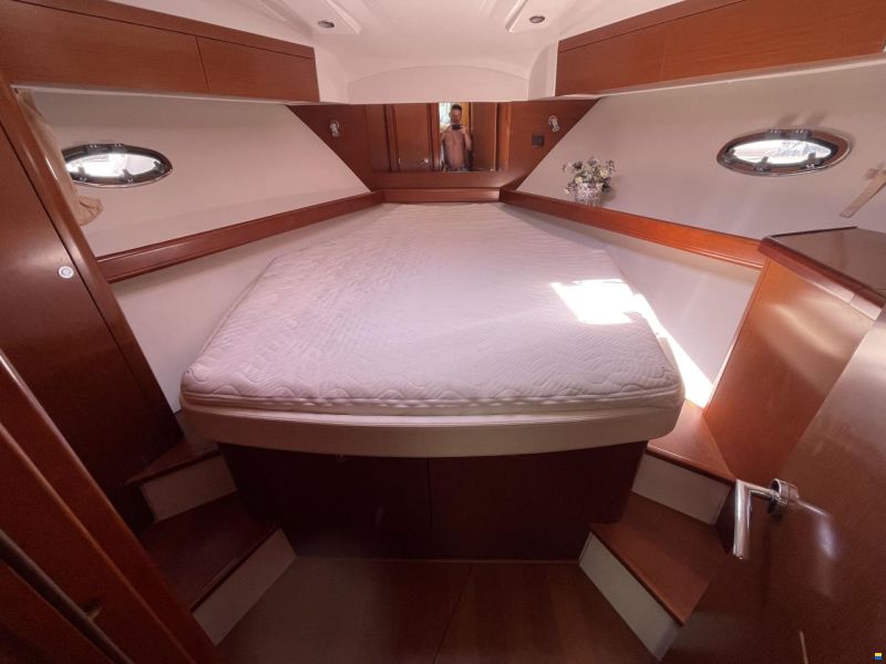 Beneteau Antares 42