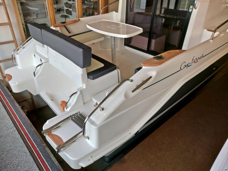 B2 Marine Cap Ferret 722 TC - Mercury 150 EFI