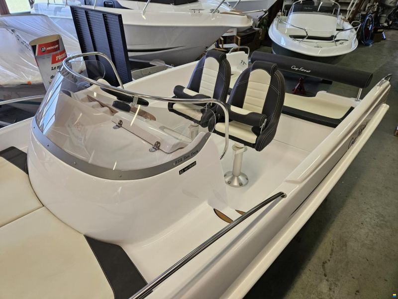 B2 Marine Cap Ferret 552 Sun Deck - Mercury 115 EF