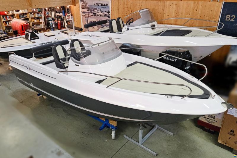 B2 Marine Cap Ferret 552 Sun Deck - Mercury 115 EF