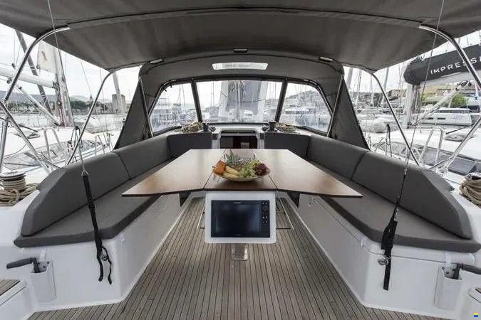 Dufour 530