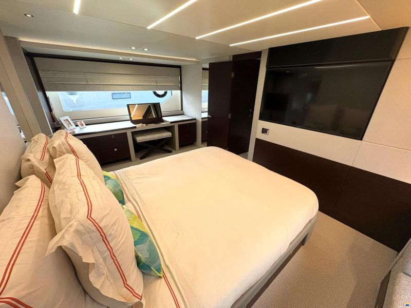 Sunseeker 76 Yacht