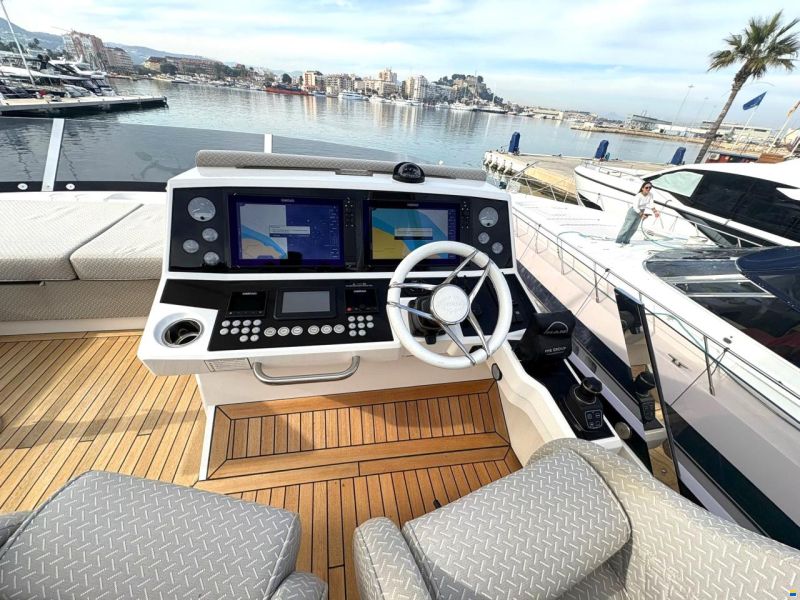Sunseeker 76 Yacht