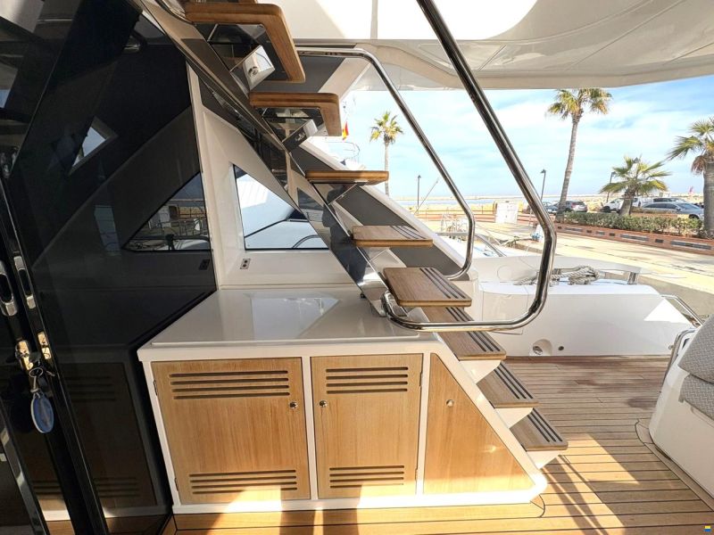 Sunseeker 76 Yacht