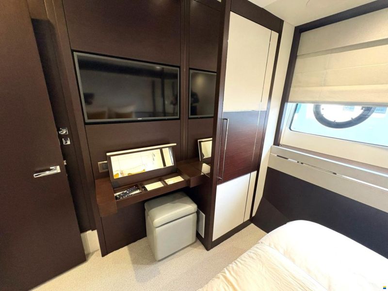 Sunseeker 76 Yacht