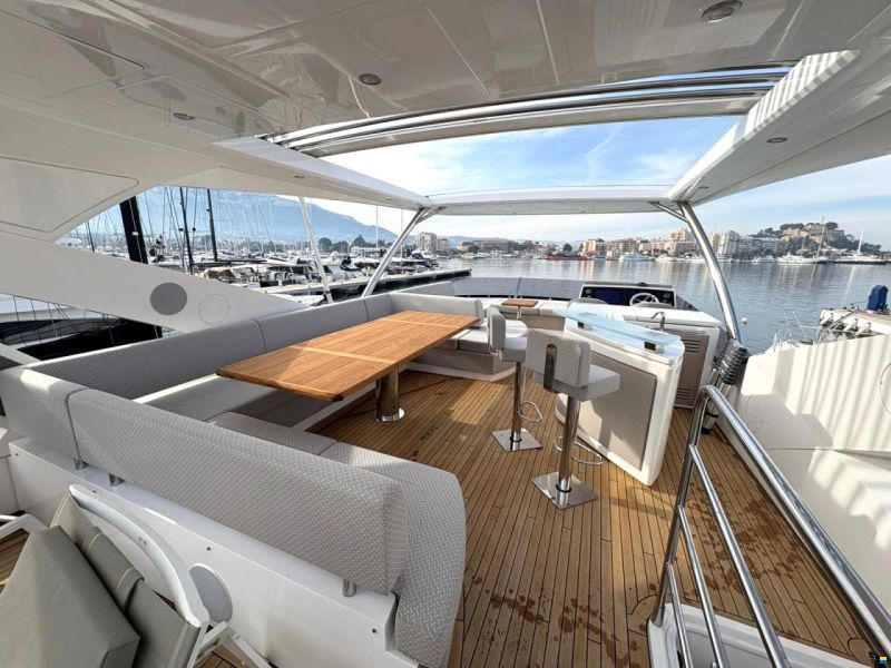 Sunseeker 76 Yacht
