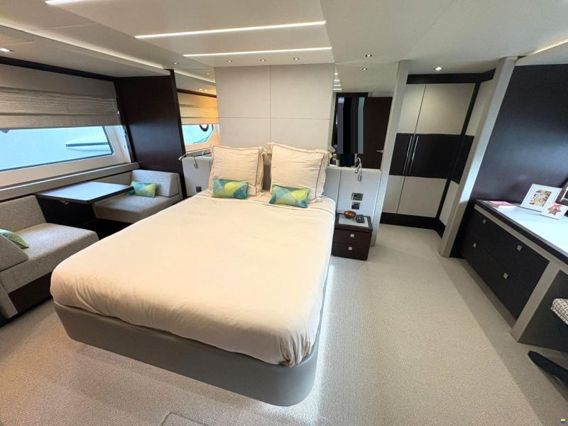 Sunseeker 76 Yacht