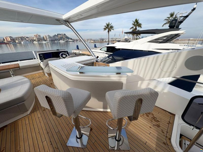 Sunseeker 76 Yacht