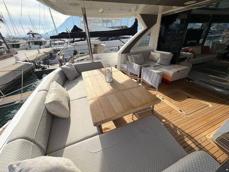 Sunseeker 76 Yacht