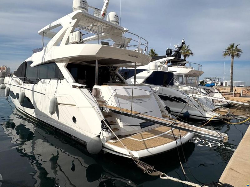 Sunseeker 76 Yacht