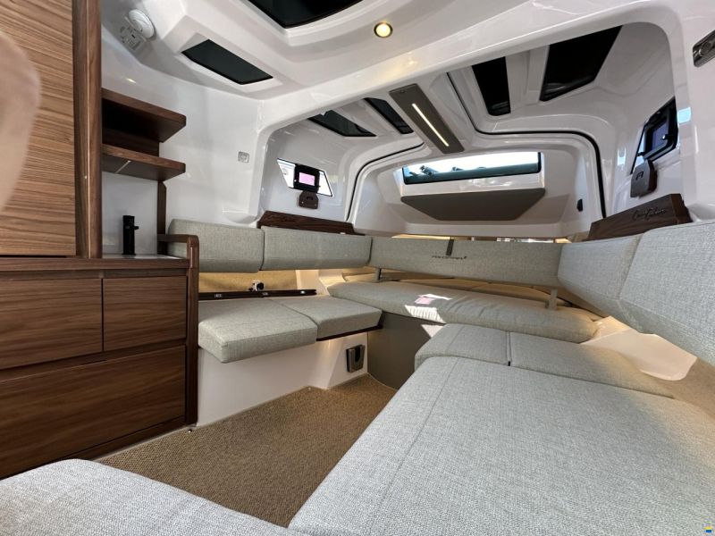 Axopar 38 Cross Cabin