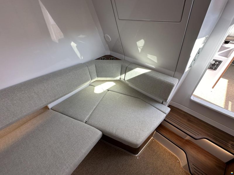 Axopar 38 Cross Cabin