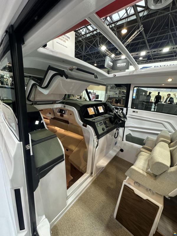 Axopar 38 Cross Cabin