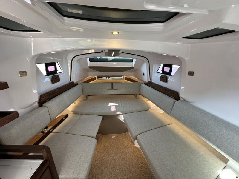 Axopar 38 Cross Cabin