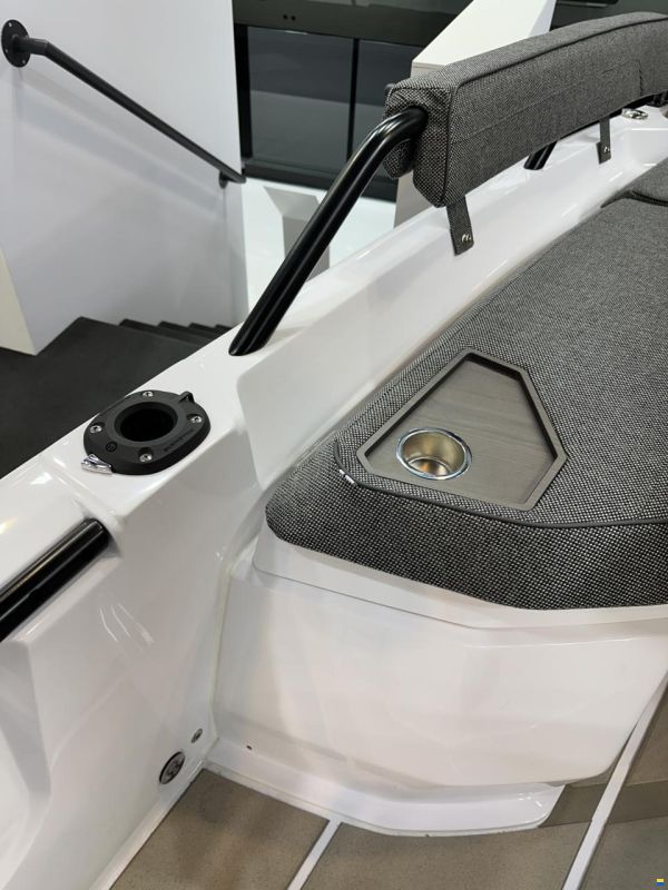 Axopar 38 Cross Cabin