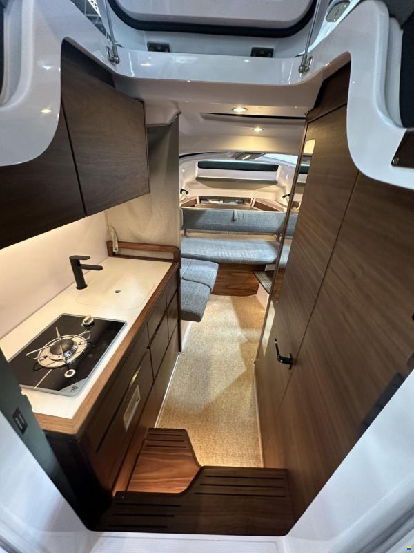 Axopar 38 Cross Cabin