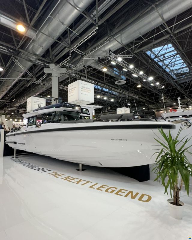 Axopar 38 Cross Cabin