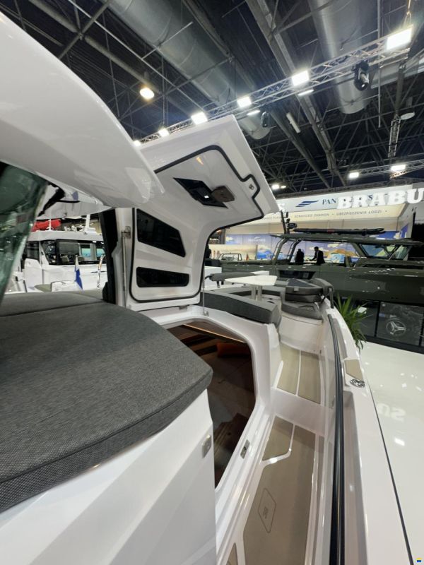 Axopar 38 Cross Cabin