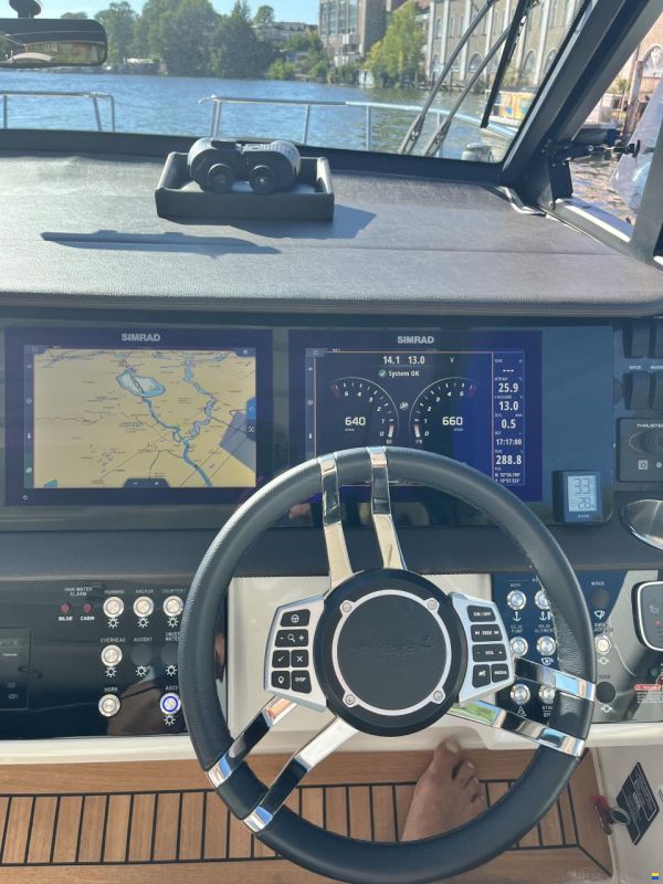 Sea Ray 320 Sundancer Coupe