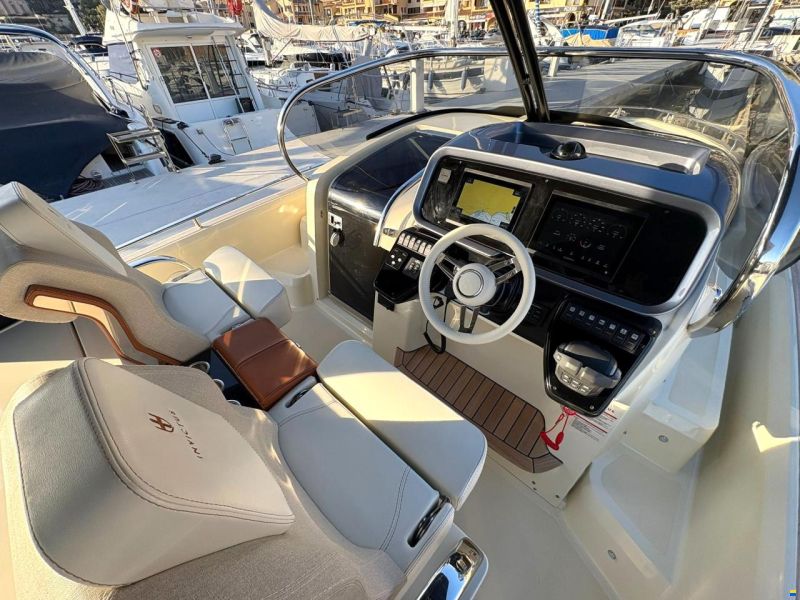Invictus 320 GT