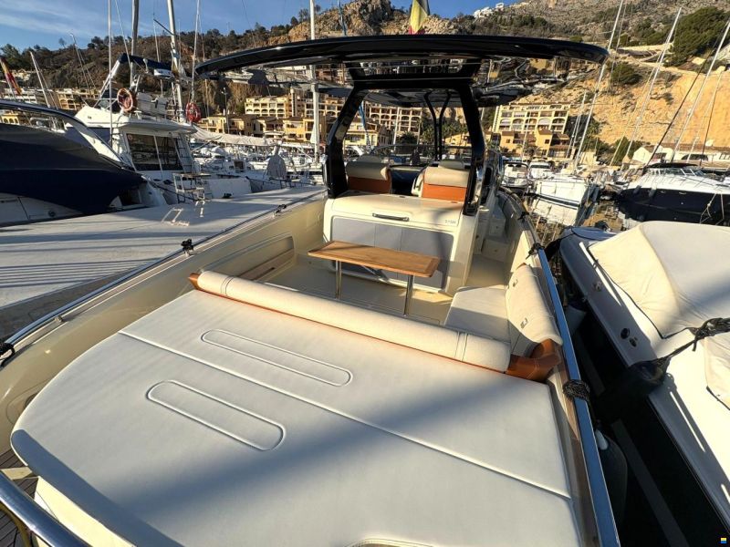 Invictus 320 GT