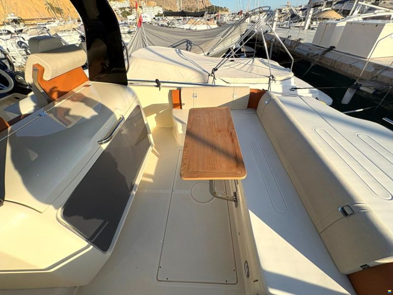Invictus 320 GT