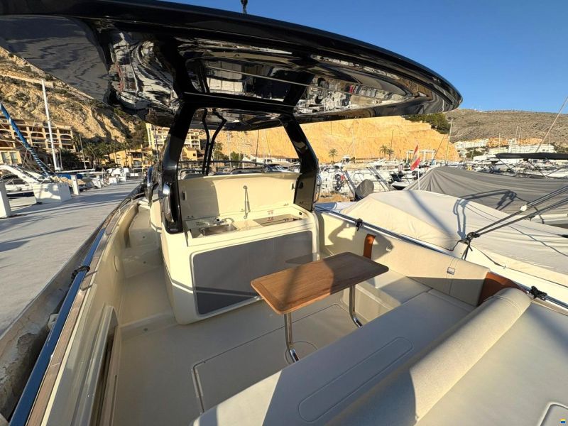 Invictus 320 GT