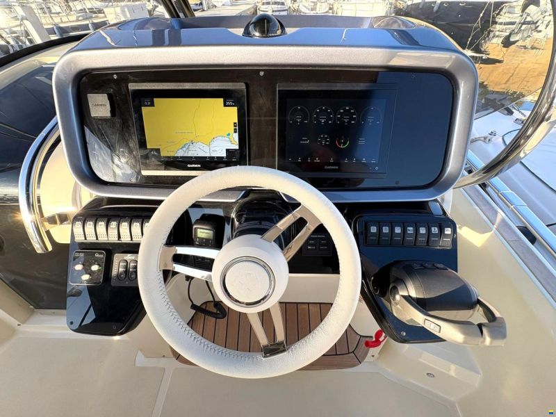 Invictus 320 GT