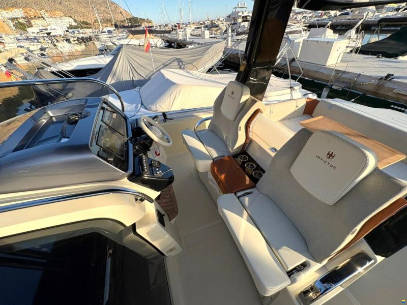 Invictus 320 GT