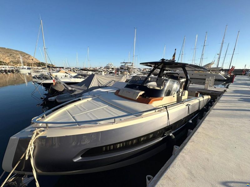 Invictus 320 GT
