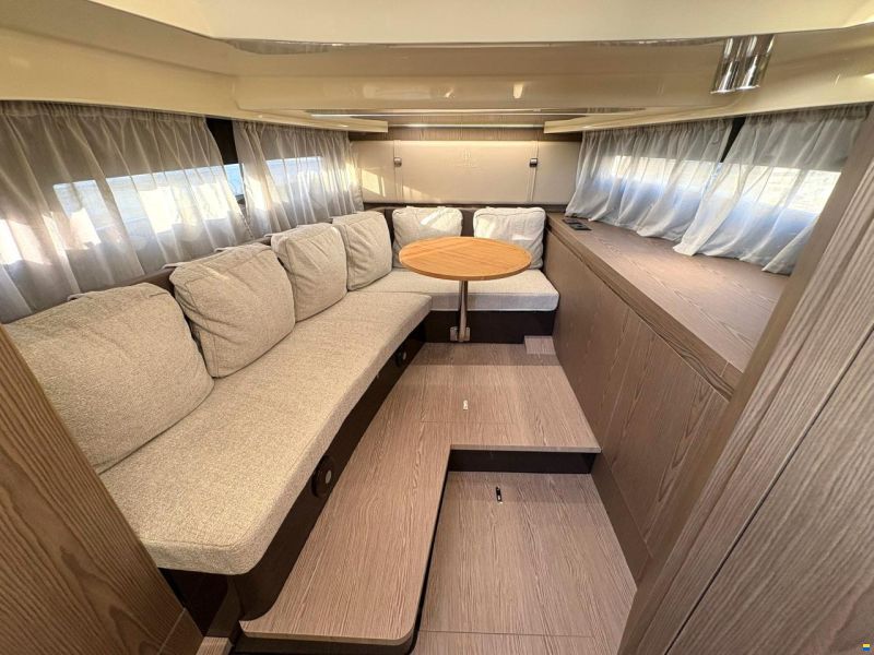 Invictus 320 GT