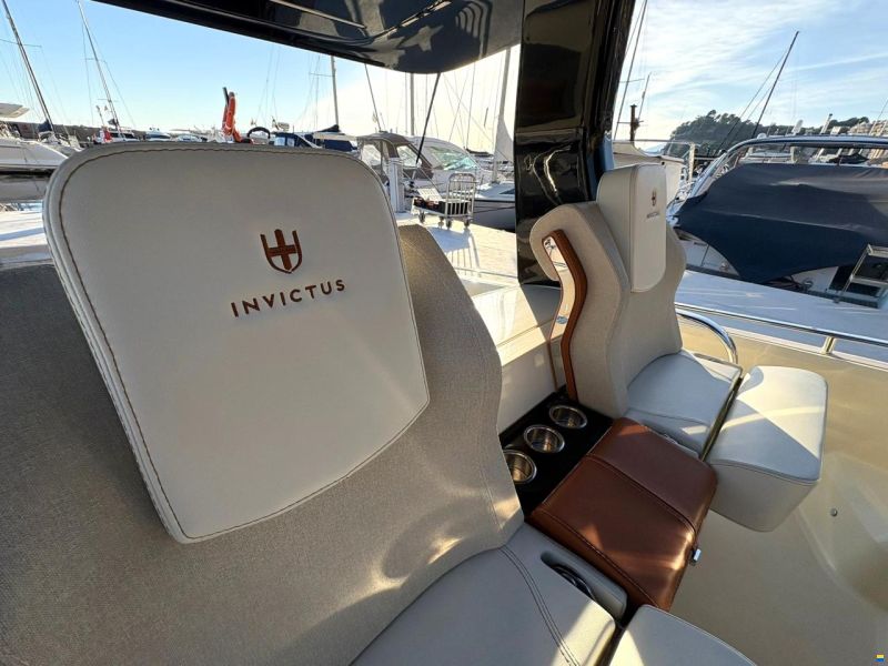 Invictus 320 GT