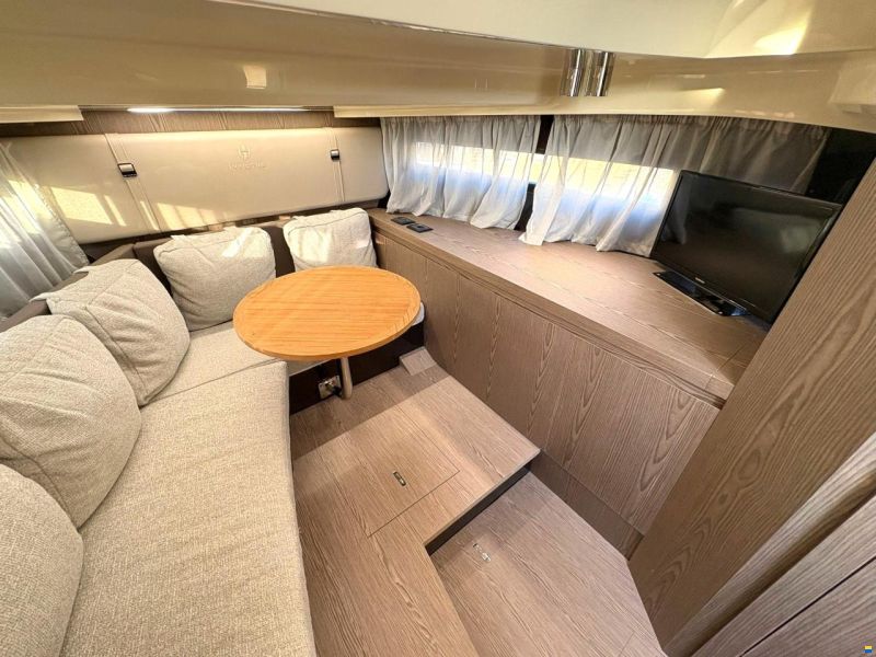 Invictus 320 GT