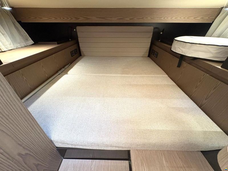 Invictus 320 GT