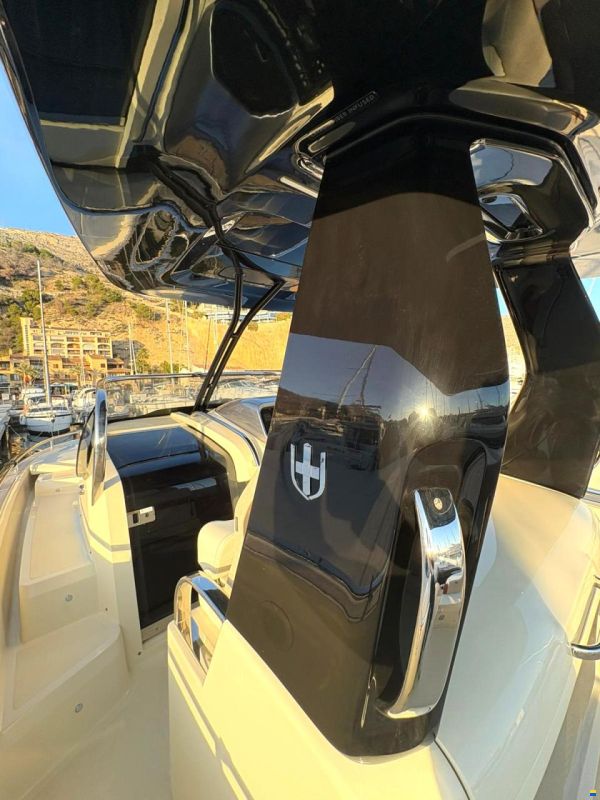 Invictus 320 GT