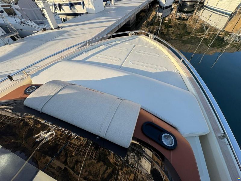 Invictus 320 GT
