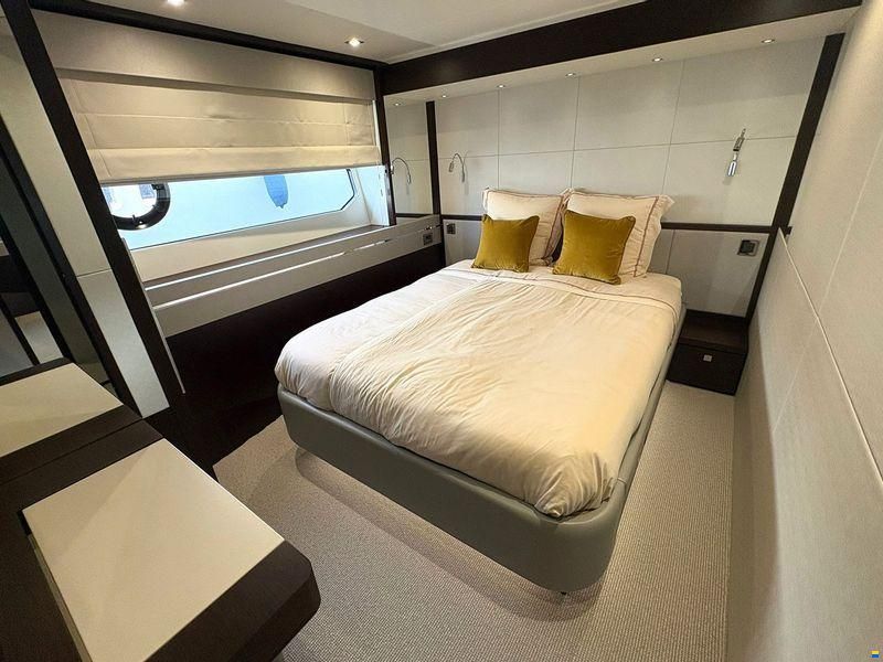 Sunseeker 76 Yacht