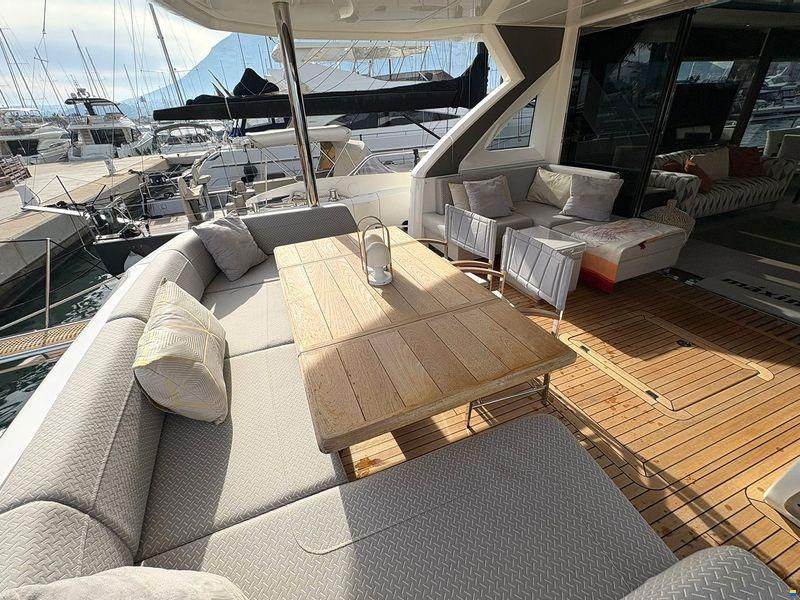 Sunseeker 76 Yacht