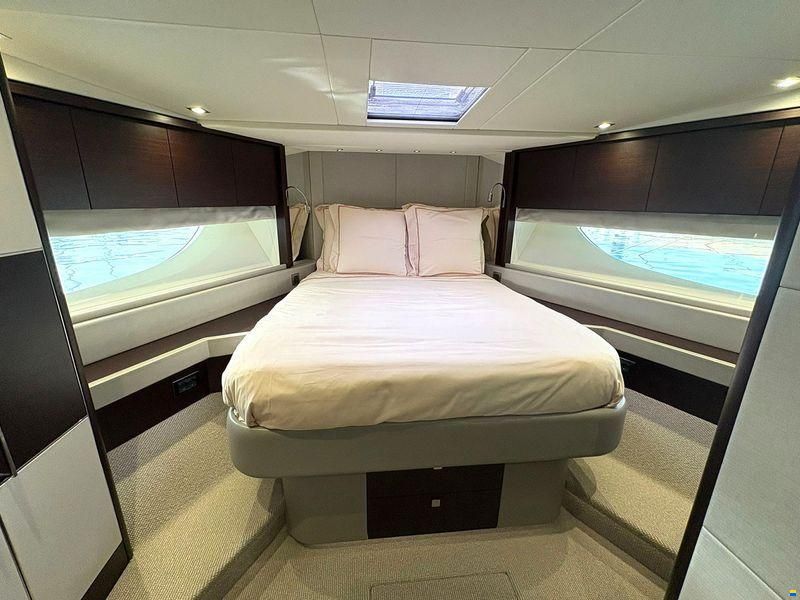 Sunseeker 76 Yacht