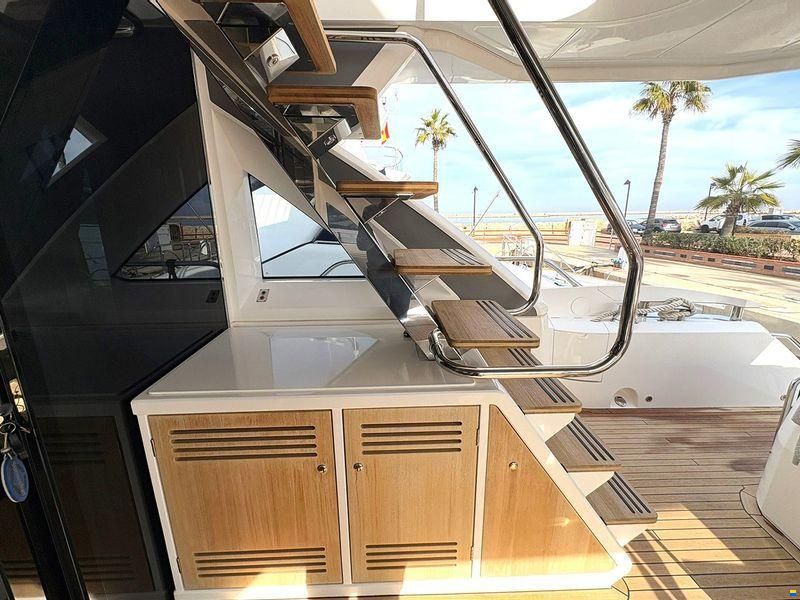 Sunseeker 76 Yacht