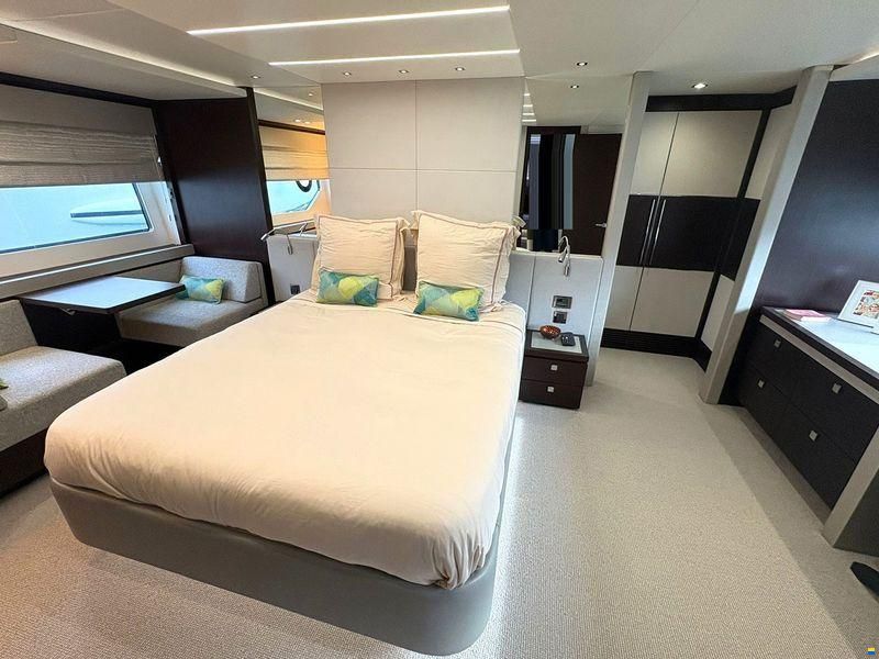 Sunseeker 76 Yacht