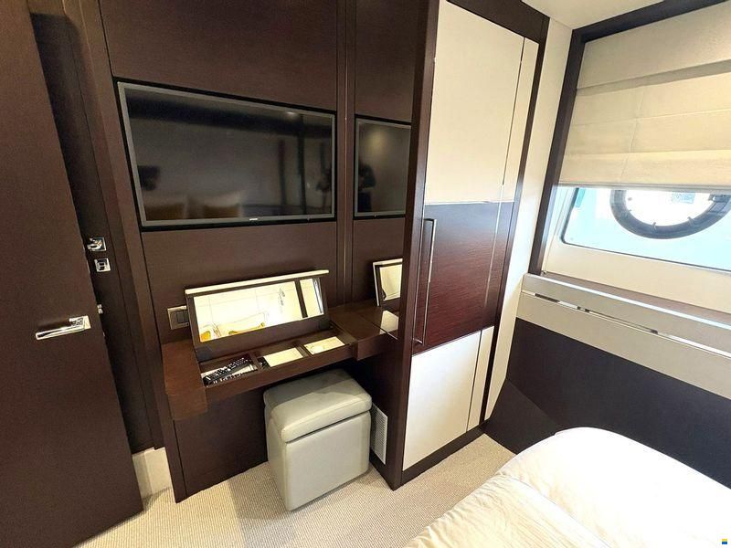 Sunseeker 76 Yacht