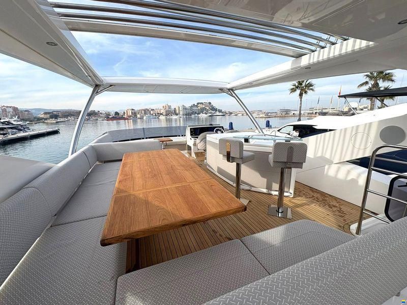 Sunseeker 76 Yacht