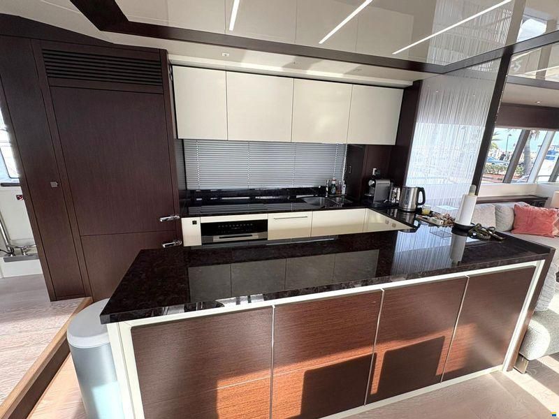 Sunseeker 76 Yacht