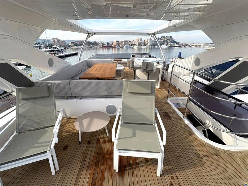 Sunseeker 76 Yacht